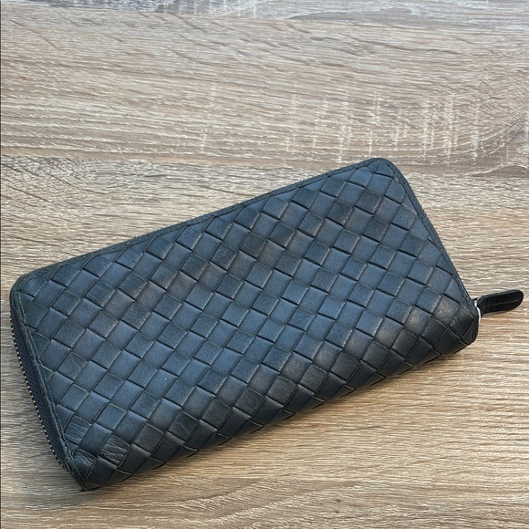 Barneys New York Handbags - Barneys New York wallet